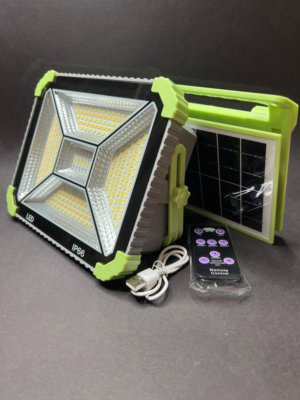 پروژکتورباپنل خورشیدی